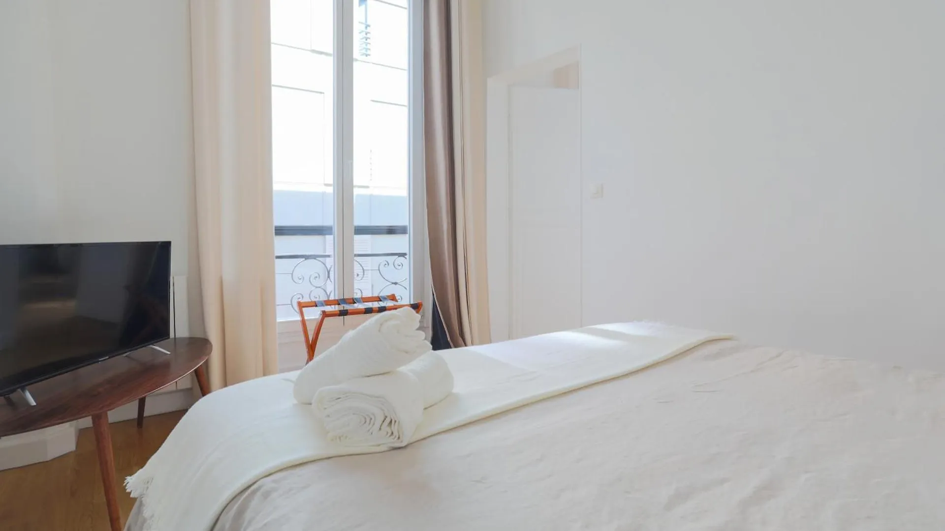 123Paris City Apartahotel